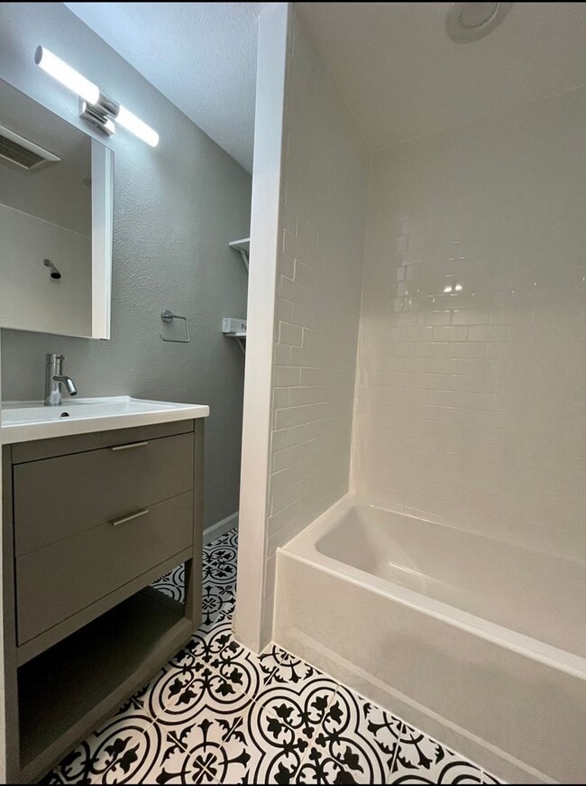 Building Photo - Stunning Mid Century Modern Cottage In Mill Park Neighborhood~  Large Yard w/ Privacy Fence~ Wash...