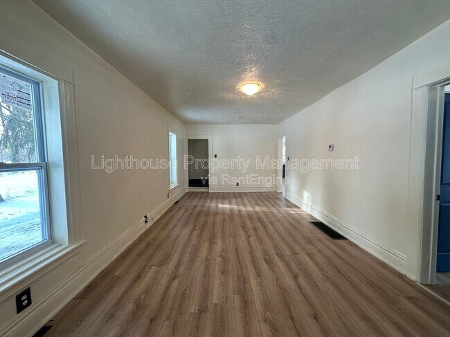 Building Photo - 89 Somerset Ave