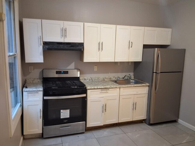 Building Photo - 84 Carson Ave