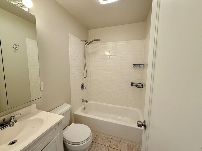 Building Photo - North Queen Anne Home