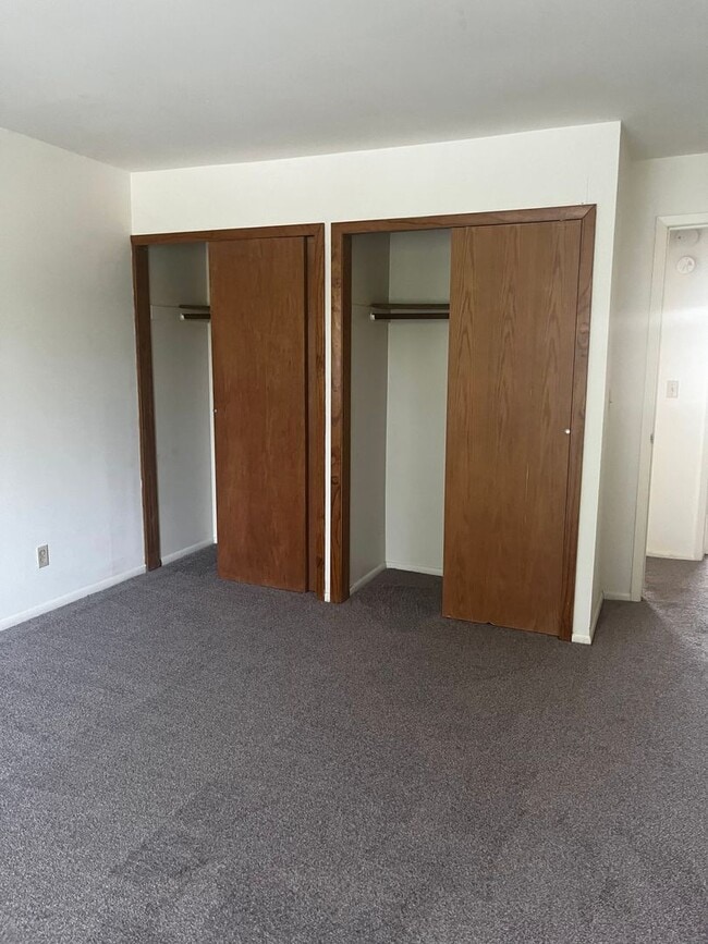 Building Photo - 3 Bedroom 2 1/2 Bath Townhome