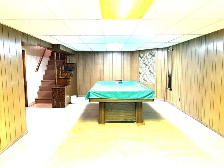 Building Photo - 827 Read St