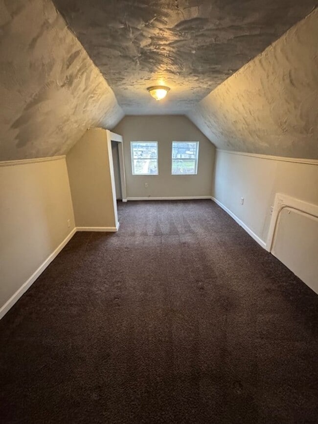 Building Photo - 1713 Hoagland Ave