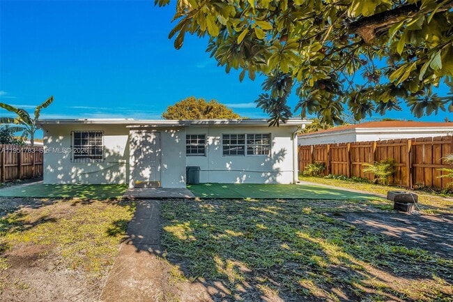 Building Photo - 1624 NE 175th St