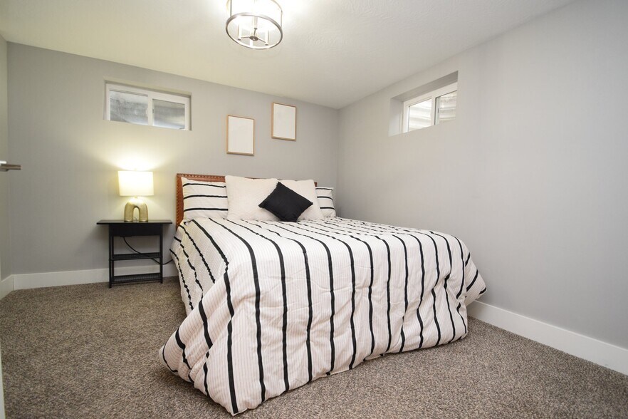 Building Photo - 280 E 200 S