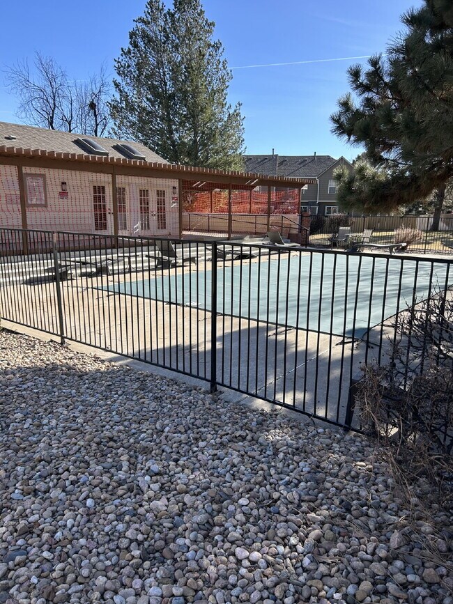 Building Photo - "Charming 2-Bed Condo Retreat with 2.5 Baths in Littleton - 1000 Sq Ft of Comfort!"  Available Now!