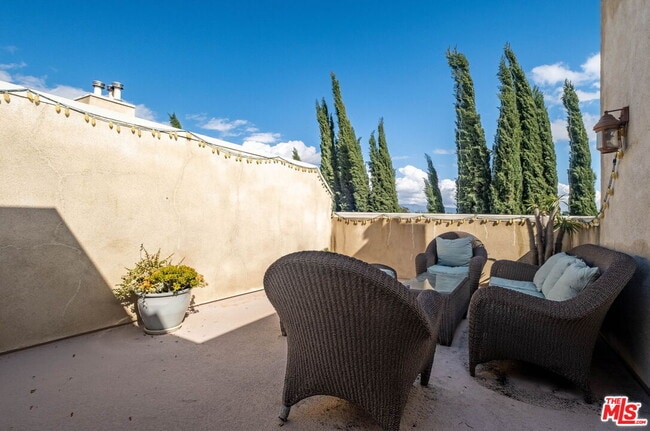 Building Photo - 15206 Burbank Blvd