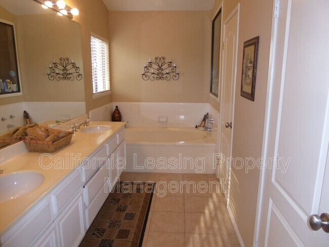 Building Photo - 28603 Heather Ln