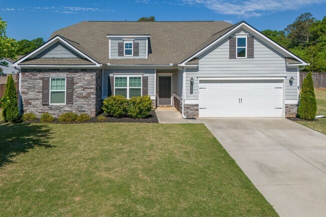 Building Photo - Move-In Ready Bogart Home with Open Layout and Private Fenced Yard
