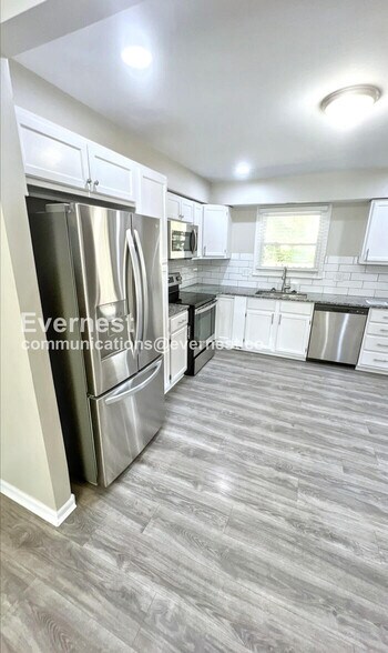 Building Photo - 7408 NW 78th St