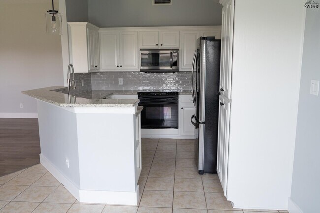 Building Photo - 5 Libby Ct