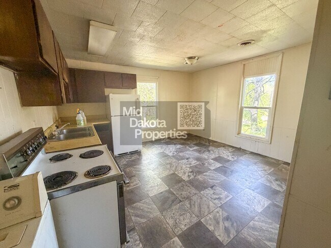 Building Photo - 408 S Duff St