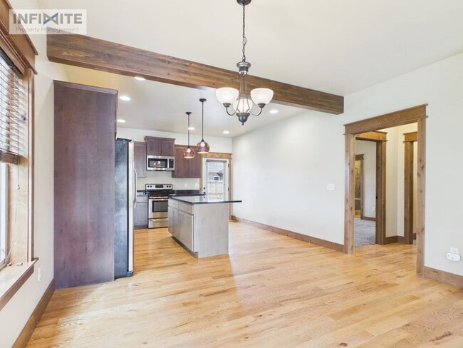 Building Photo - 4 Bedroom Home with Spacious Yard