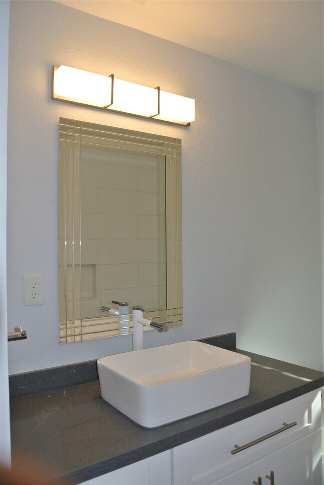 Building Photo - 7911 Greenbush St