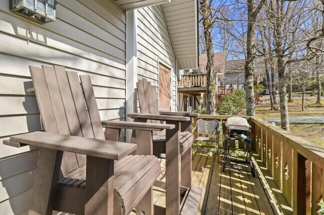 Building Photo - 109 N Pinnacle Ridge Rd