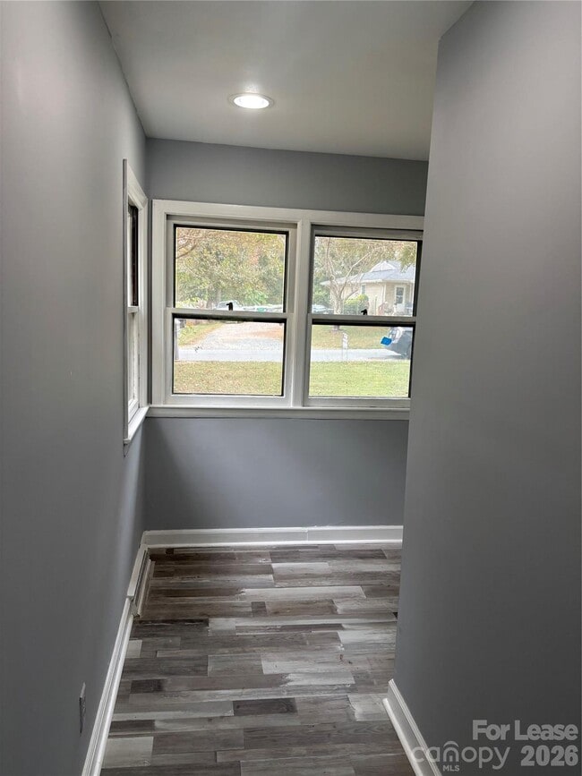 Building Photo - 6225 Branch Hill Cir