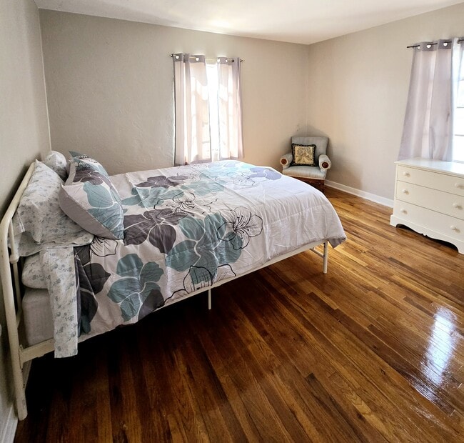 Bedroom 1 with queen size bed - 205 Harvard Dr SE