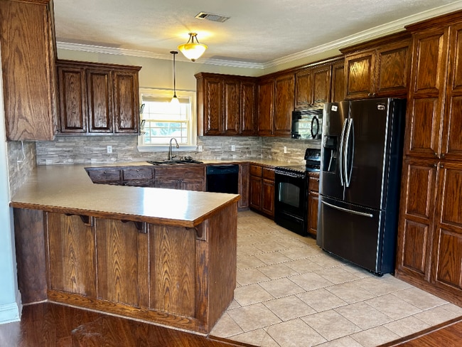 Building Photo - 346 Delia Dr