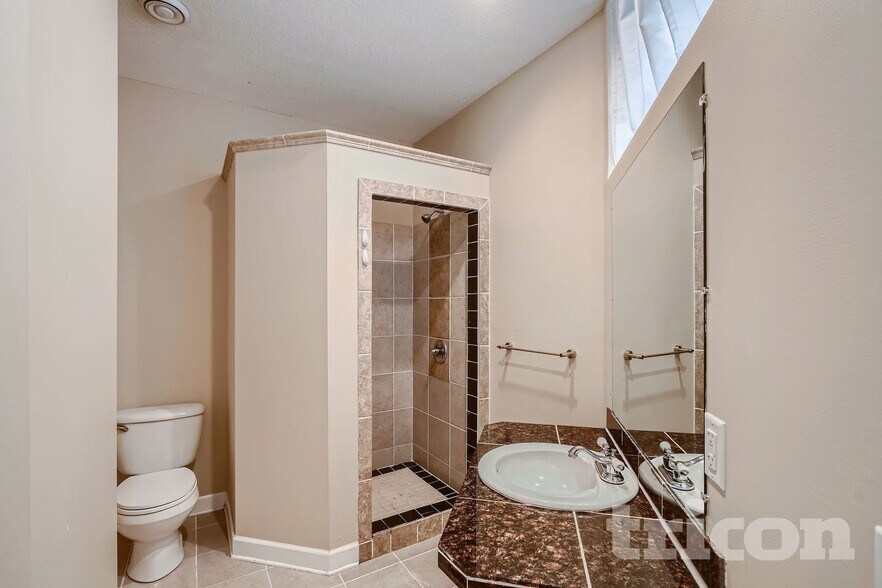 Building Photo - 2296 Highwood Ave E