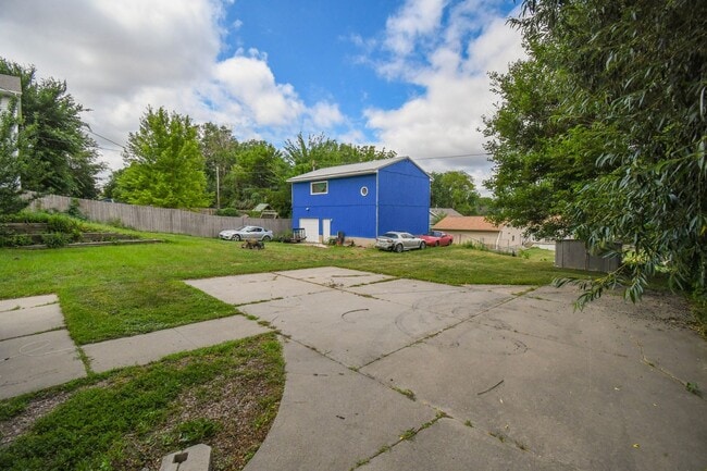 Building Photo - 1115 N Duluth Ave