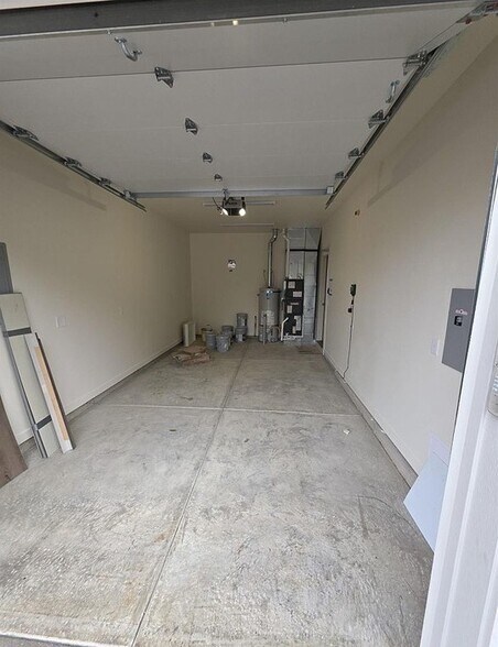 Building Photo - 1319 Oppek St NE