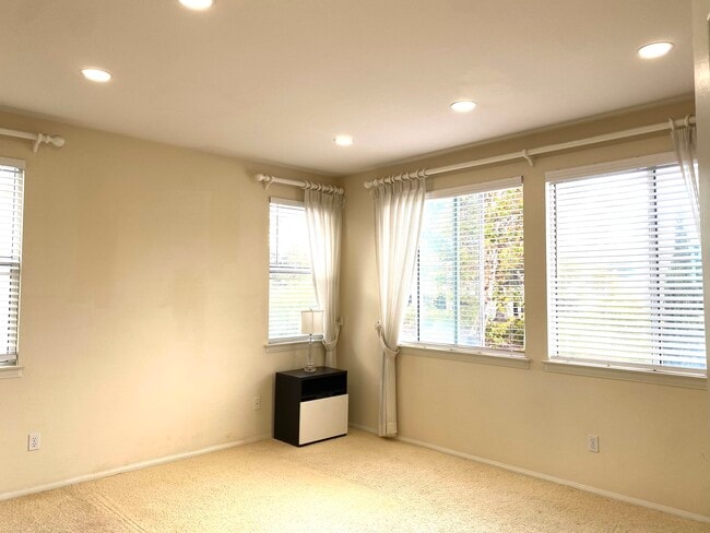 Building Photo - 3755 Torrey Vw Ct