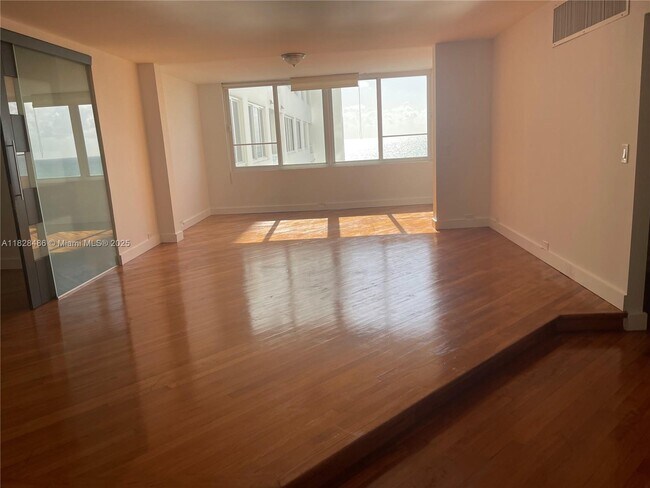 Building Photo - 5005 Collins Ave