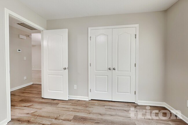 Building Photo - 2124 Sylvan Lake Dr