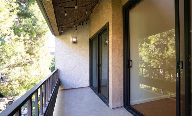 balcony - 8675 Falmouth Ave