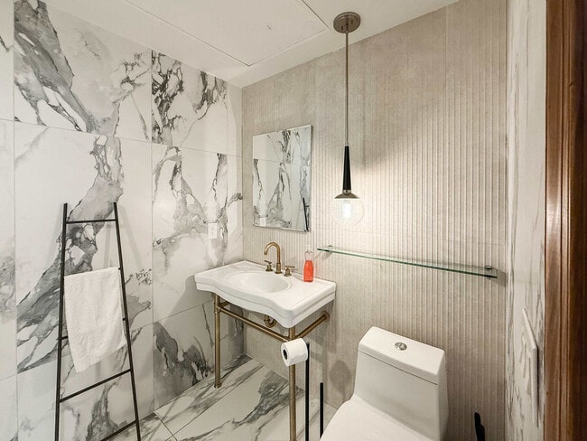 Building Photo - 309-11 South St