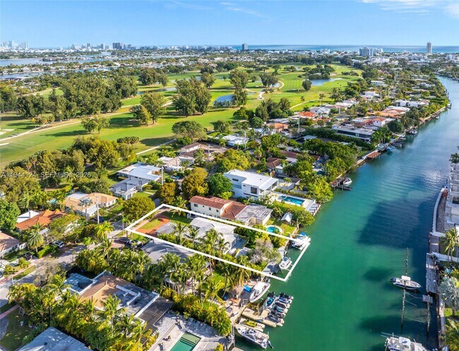 Building Photo - 950 S Shore Dr