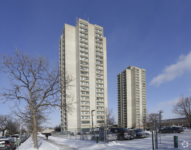 Building Photo - Horn Towers