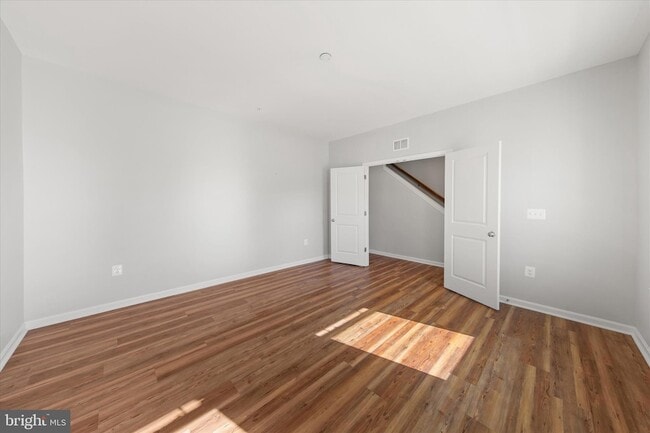 Building Photo - 5559 Trafalgar Cir