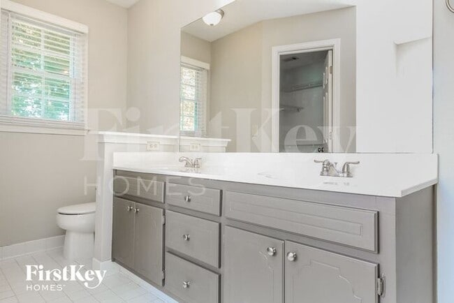 Building Photo - 3011 Nuttall Oak Ct