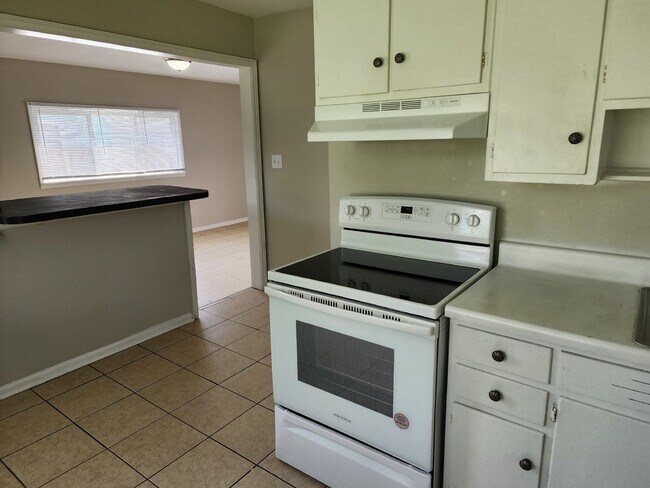 Building Photo - Charming 3 Bedroom Home in Indianapolis with Spacious Layout and Convenient Location!