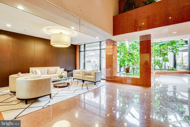 Building Photo - 1530 Key Blvd