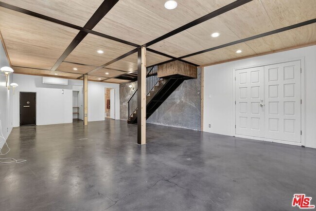 Building Photo - 21549 Summit Trail
