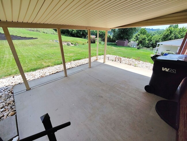Building Photo - *Beautifully Updated 3BD/2BA Single Family Home Available in Whitehall*