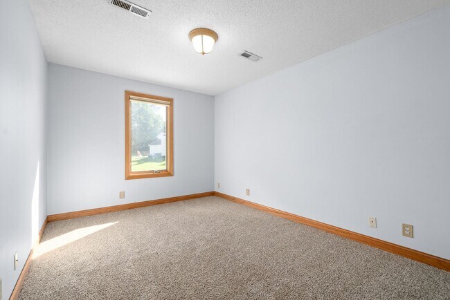 Building Photo - Pet Friendly Three Bedroom!