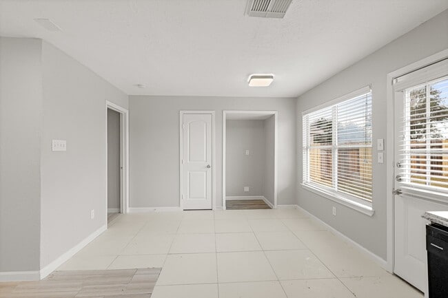 Building Photo - 2934 Cypress Island Dr
