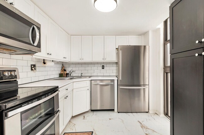 Building Photo - 1200 S Flagler Dr