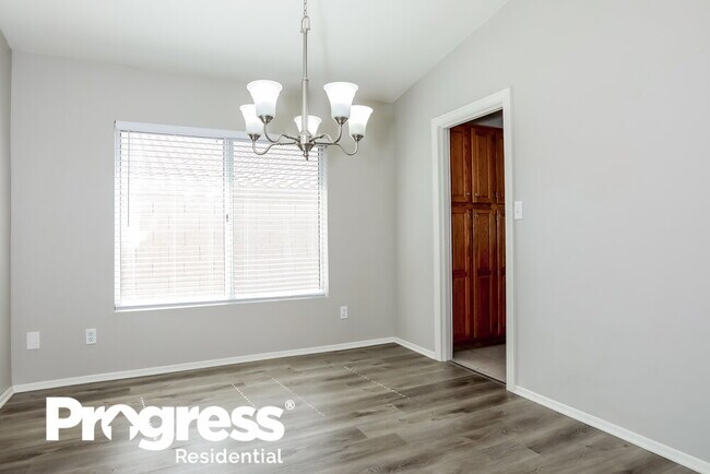 Building Photo - 2745 E South Fork Dr