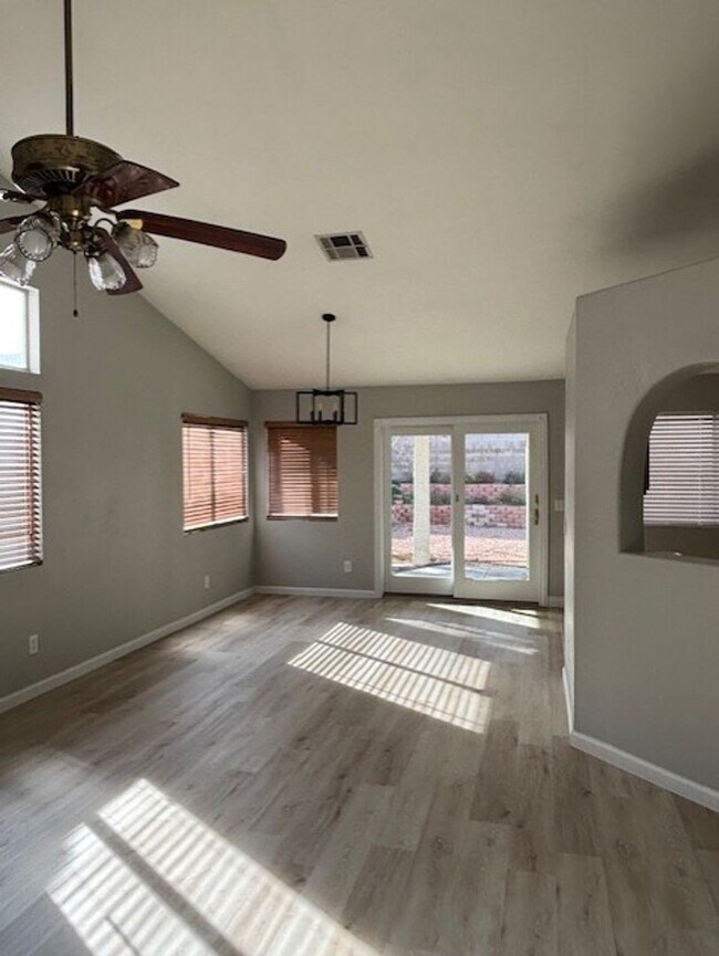 Building Photo - 122 Red Coral Dr