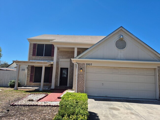 Building Photo - 5907 Deer Lake Dr