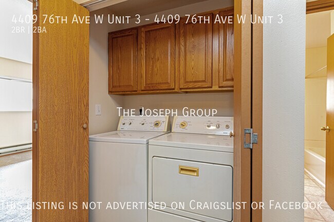 Building Photo - Spacious 2 bed/1.5 bath in University Place