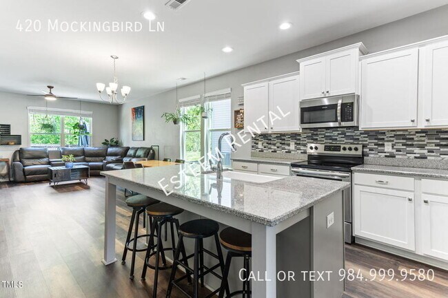 Building Photo - 420 Mockingbird Ln