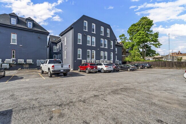 Building Photo - Furnished 2-Bedroom, 2-Bath Apartment near the Medical Campus