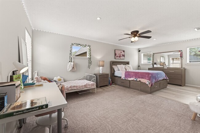 Building Photo - 15843 Foxgate Rd