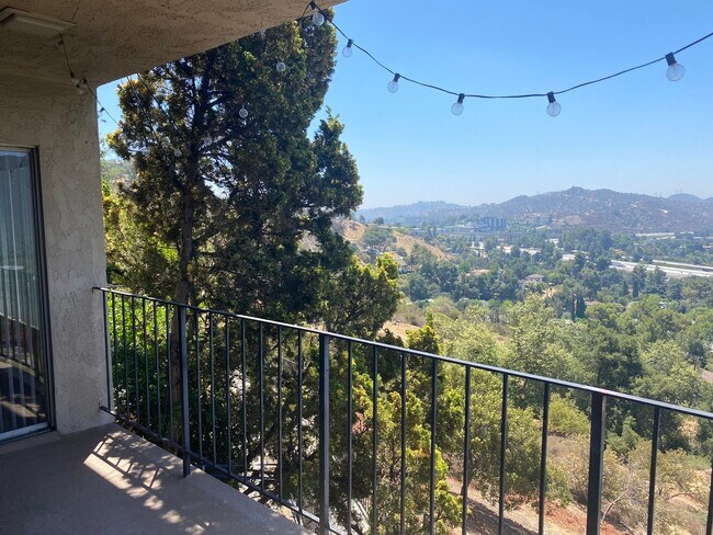 Building Photo - 2142 La Canada Crest Dr