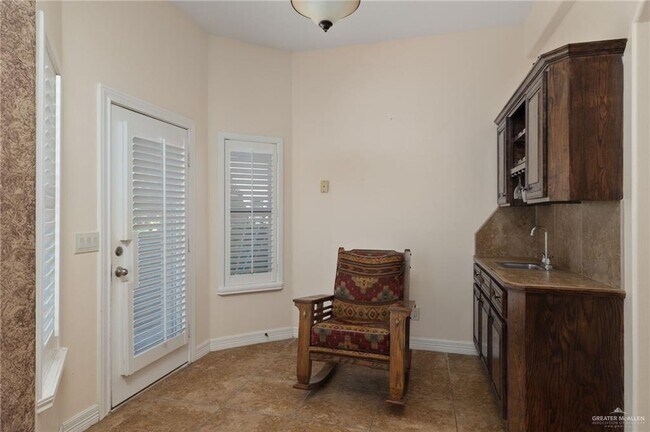 Building Photo - 682 Alto Bonito St